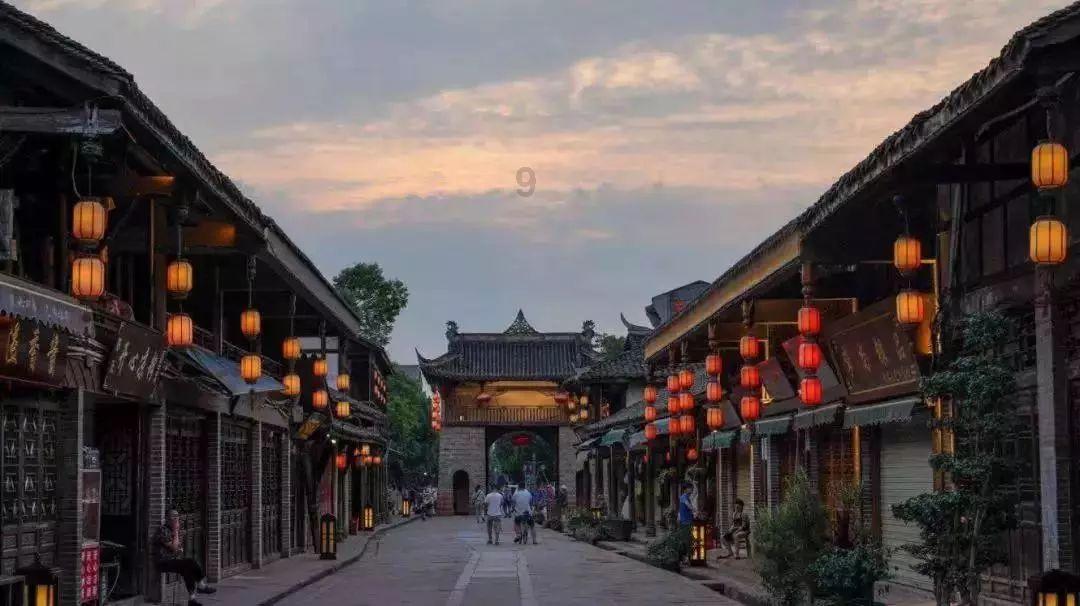 43岁林俊杰前往巴厘岛旅游!穿短袖出镜显清爽,晒美照享受生活